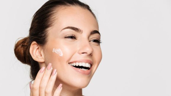 Beauty Tips: మీ చర్మం మెరిసిపోవాలంటే.. వీటిని ట్రై చేయండి