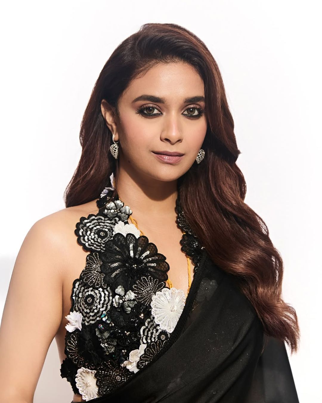 Keerthy Suresh: పెళ్లి తరువాత కూడా తగ్గని మహానటి అందాల ఆరబోత.. బ్లాక్ చీరలో బెంబేలెత్తిస్తోందిగా