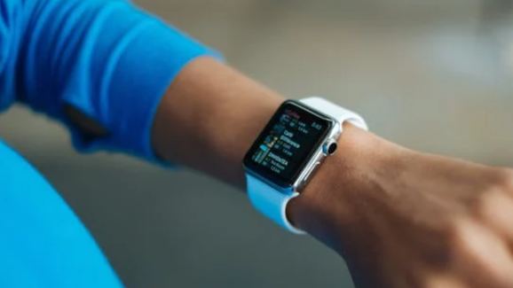 Best Smartwatchs : బెస్ట్ హెల్త్ ఫీచర్స్ తో అదిరే స్మార్ట్‌వాచ్ కొనాలా? ఈ టాప్ ఆఫ్షన్స్ మీకోసమే!