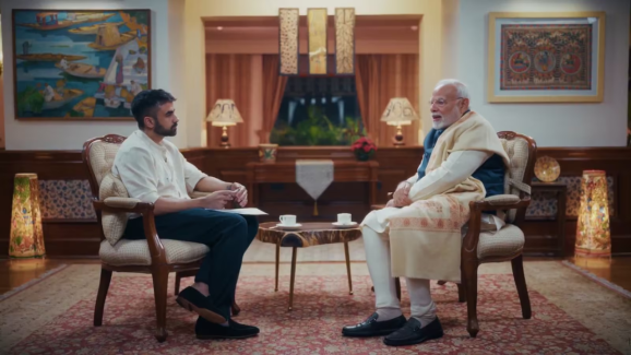 PM Modi podcast : నేనూ మనిషినే.. తప్పులు జరుగుతుంటాయి.. తొలిసారి ప్రధాని పాడ్ కాస్ట్.. వీడియో వైరల్