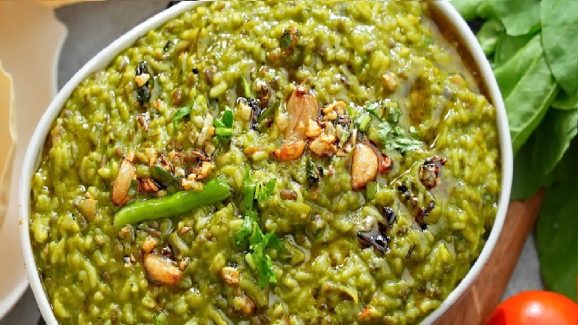 Palakura Khichdi: పాలకూర కిచిడి వేడివేడిగా తింటే ఆ టేస్టే వేరు, పైగా ఎంతో ఆరోగ్యం