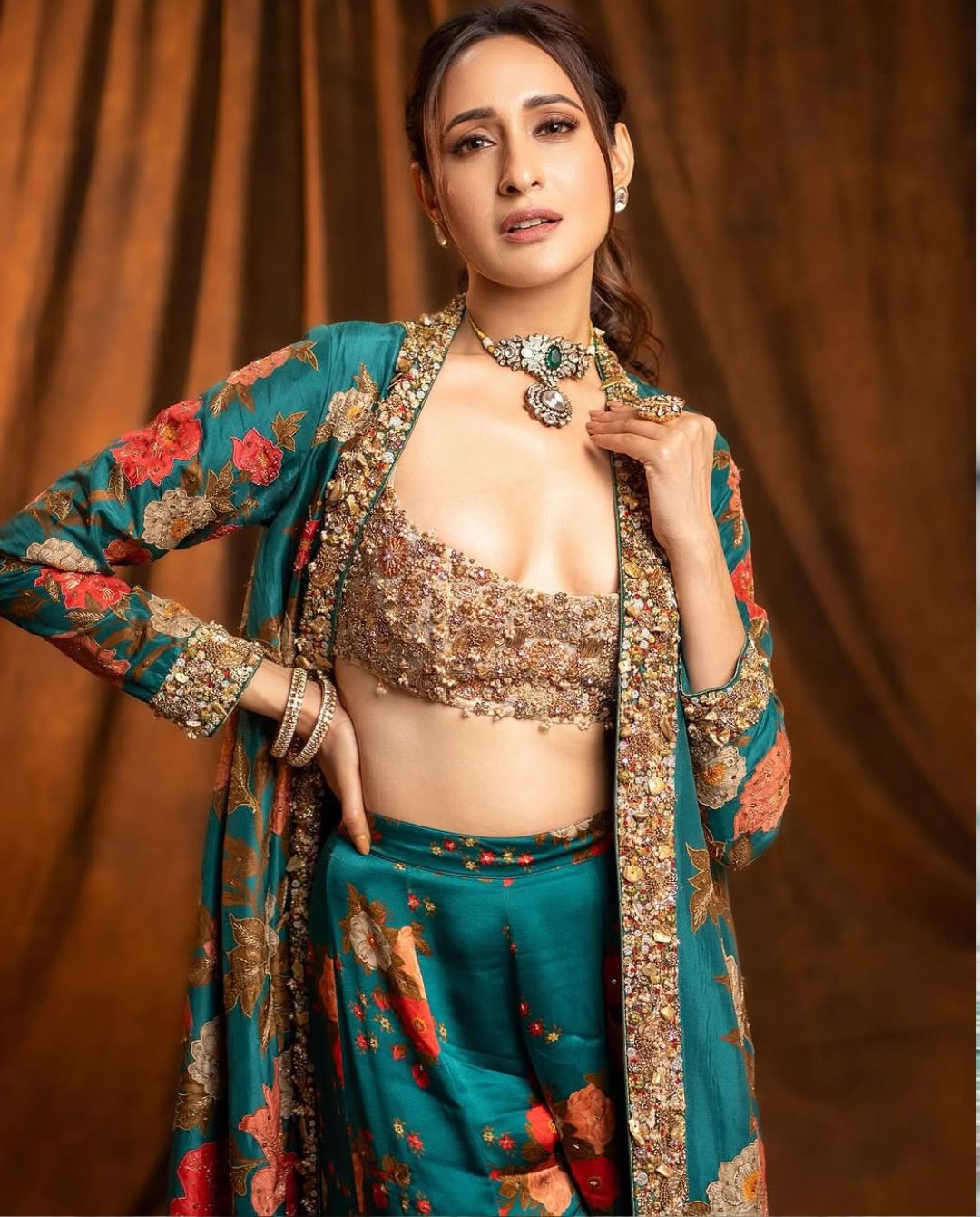Pragya Jaiswal : గార్జీయస్ లుక్ లో ప్రగ్యా జైస్వాల్.. అందానికి ఫిదా అవ్వాల్సిందే..