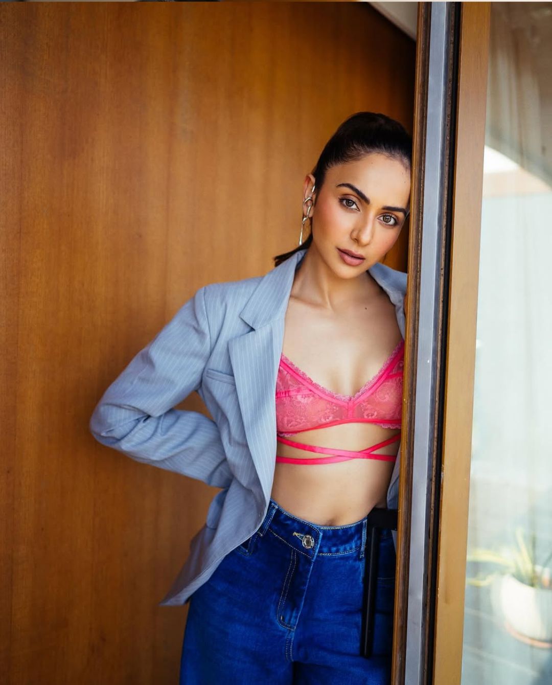 Rakul Preeth Singh : లోదుస్తులు కనిపించేలా ఆ స్టిల్స్ ఏంటి రకుల్.. కుర్ర గుండెలు పేలిపోతాయ్..