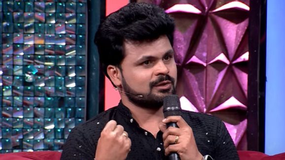 Anchor Roshan: ఆయనే నాకు ధైర్యాన్ని ఇచ్చారు.. స్టేజిమీద వెక్కి వెక్కి ఏడ్చిన యాంకర్ రోషన్