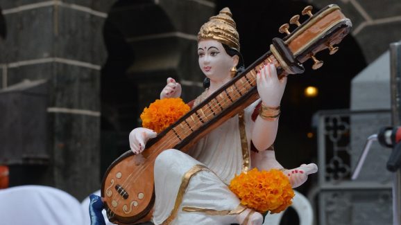 Saraswati Puja Date: ఫిబ్రవరిలో సరస్వతీ పూజ ఫిబ్రవరి 2న లేక 3నా? తేదీ, సమయం, పూజా విధానం తెలుసుకోండి