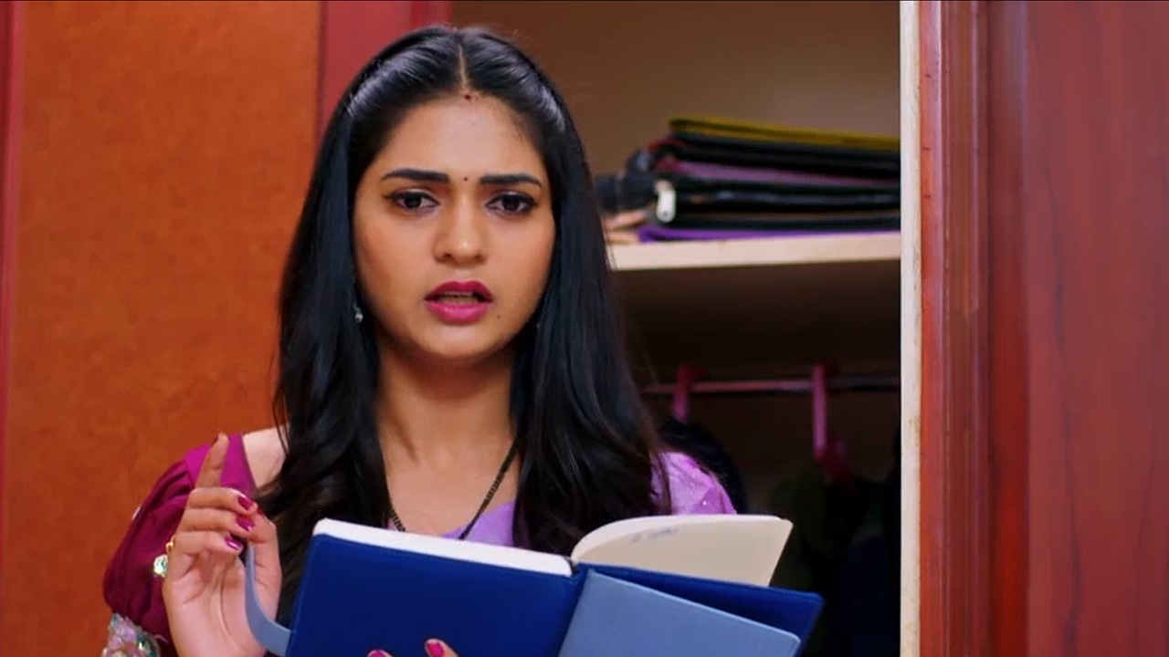 Nindu Noorella Saavasam Serial Today February 12th : ‘నిండు నూరేళ్ల సావాసం’ సీరియల్‌: మనోహరిని ఫాలో అయిన అమర్‌ – ఆరు డైరీ చదివిన మిస్సమ్మ  