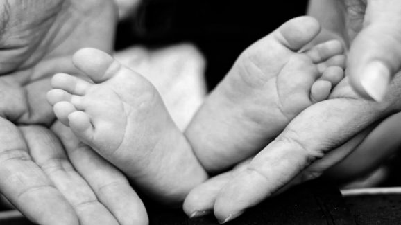 Child Death: అన్నయ్యకు టాటా చెప్తూ అనంత లోకాలకు.. హైదరాబాద్ లో ఘోర విషాదం!