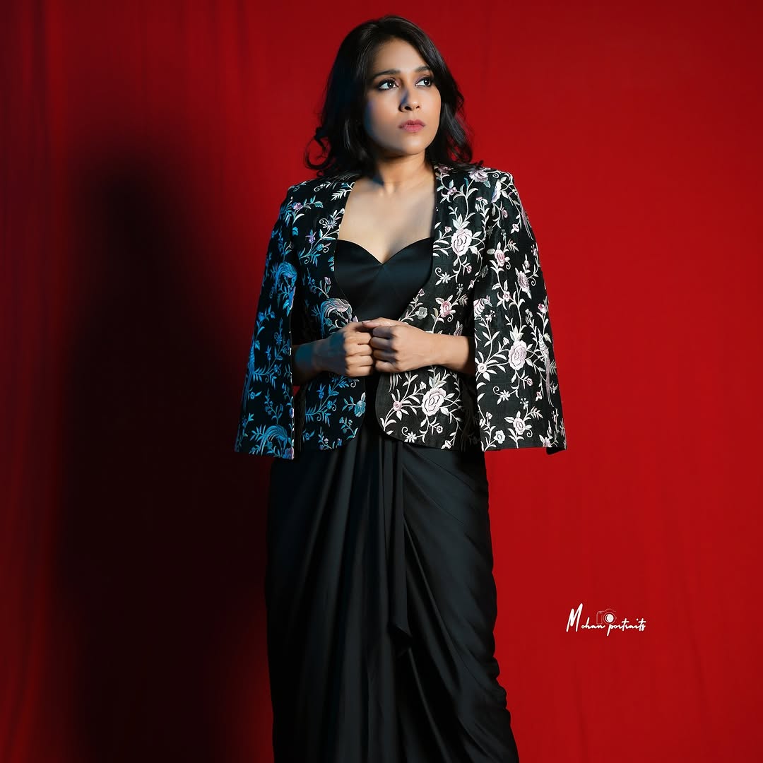 Actress Rashmi Gautam Photo gallery