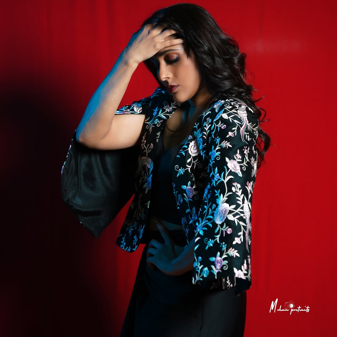 Actress Rashmi Gautam Photo gallery