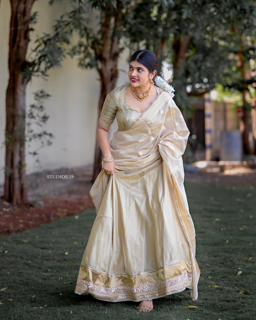 Actress Rithu Chowdary Photo gallery