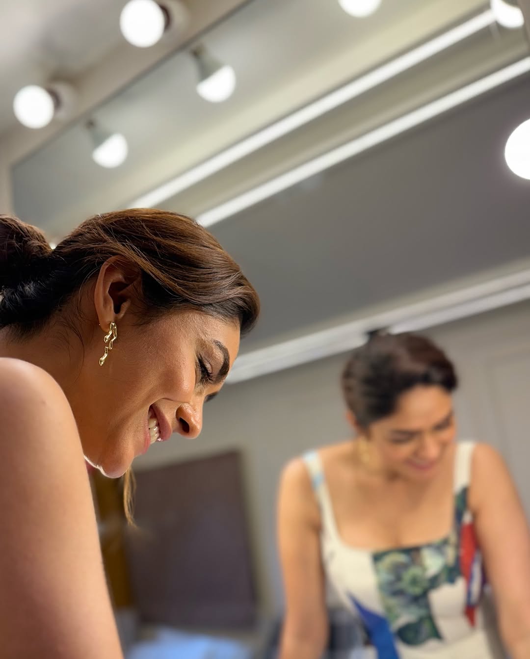 Actress Mrunal Thakur Photo gallery
