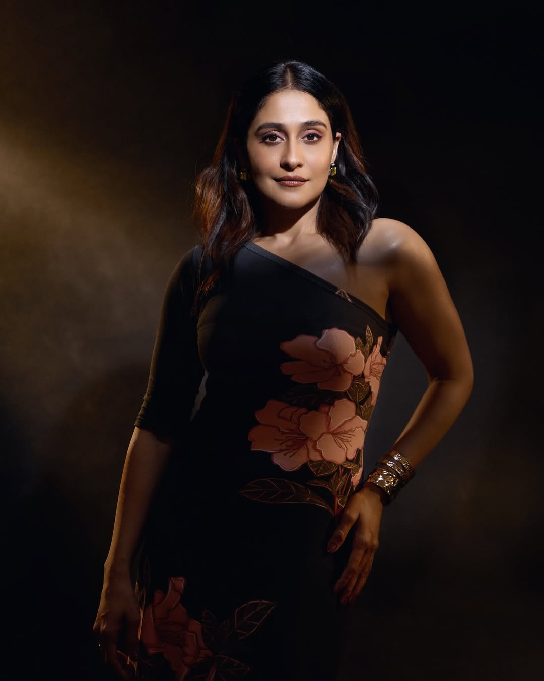 Regina cassandra ( Source / Instagram ) Regina cassandra Photo Gallery
