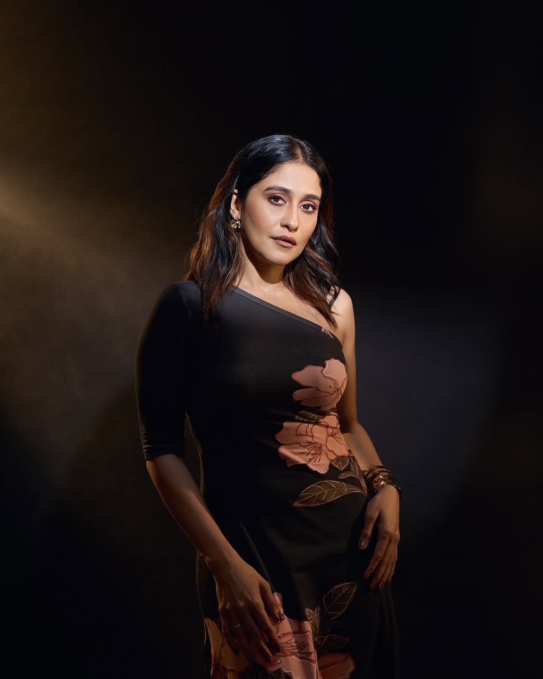 Regina cassandra ( Source / Instagram ) Regina cassandra Photo Gallery