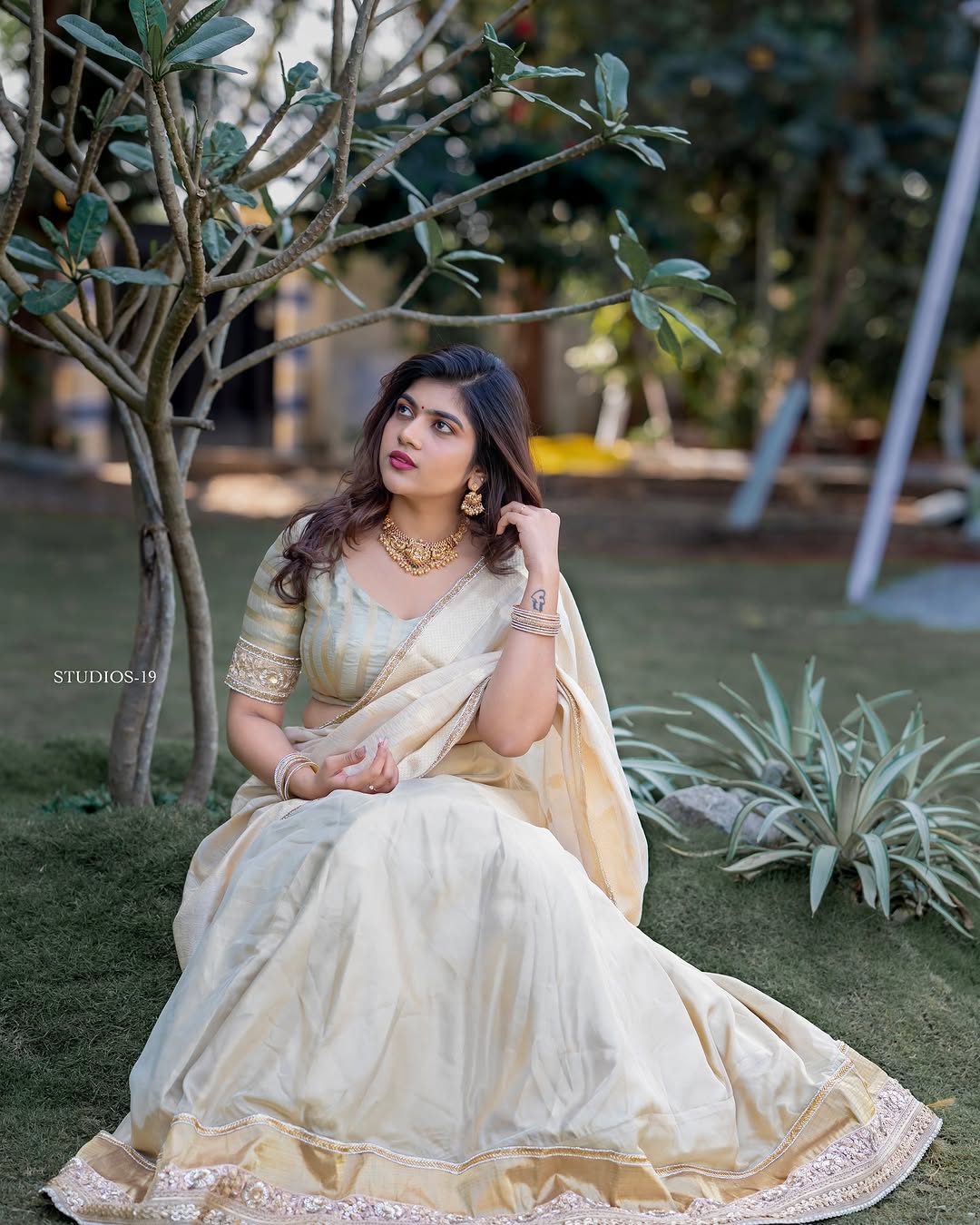 Actress Rithu Chowdary Photo gallery