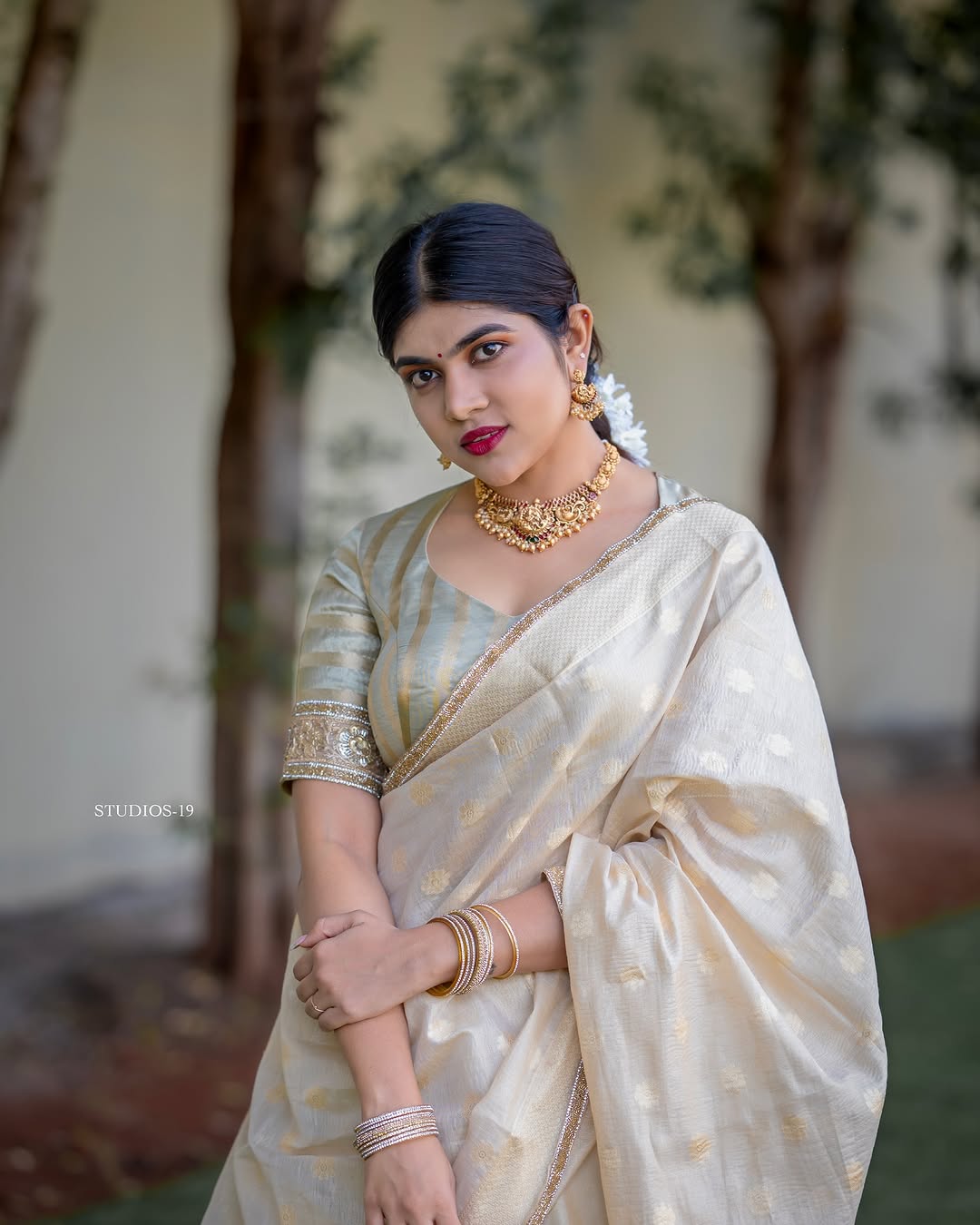 Actress Rithu Chowdary Photo gallery
