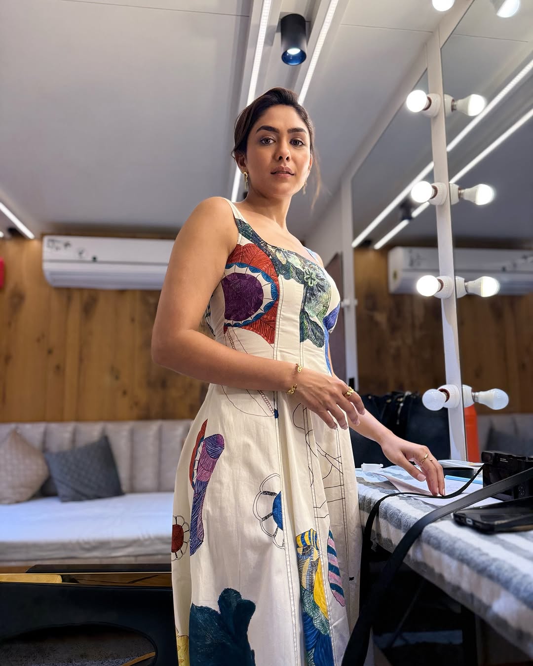Actress Mrunal Thakur Photo gallery