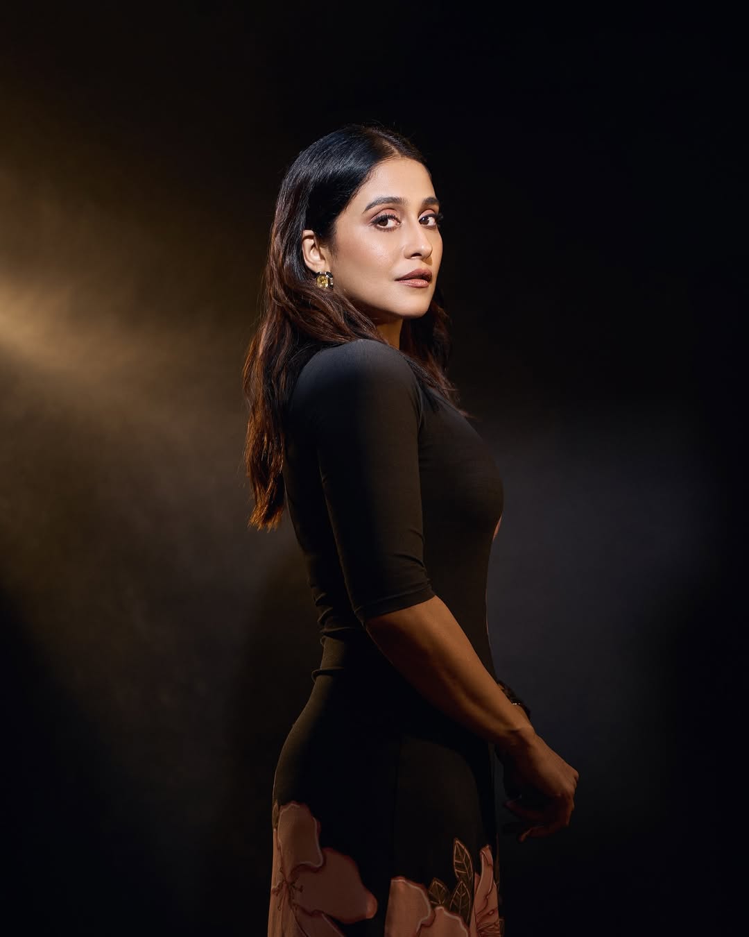 Regina cassandra ( Source / Instagram ) Regina cassandra Photo Gallery