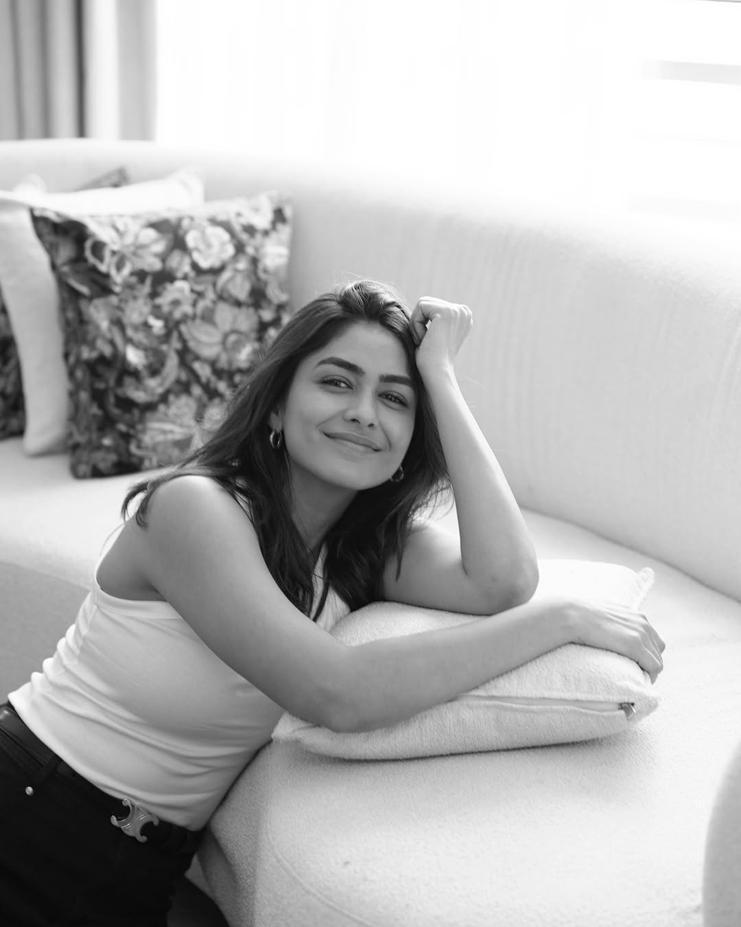 Actress Mrunal Thakur Photo Gallery