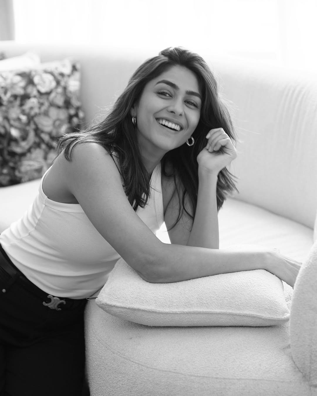 Actress Mrunal Thakur Photo Gallery