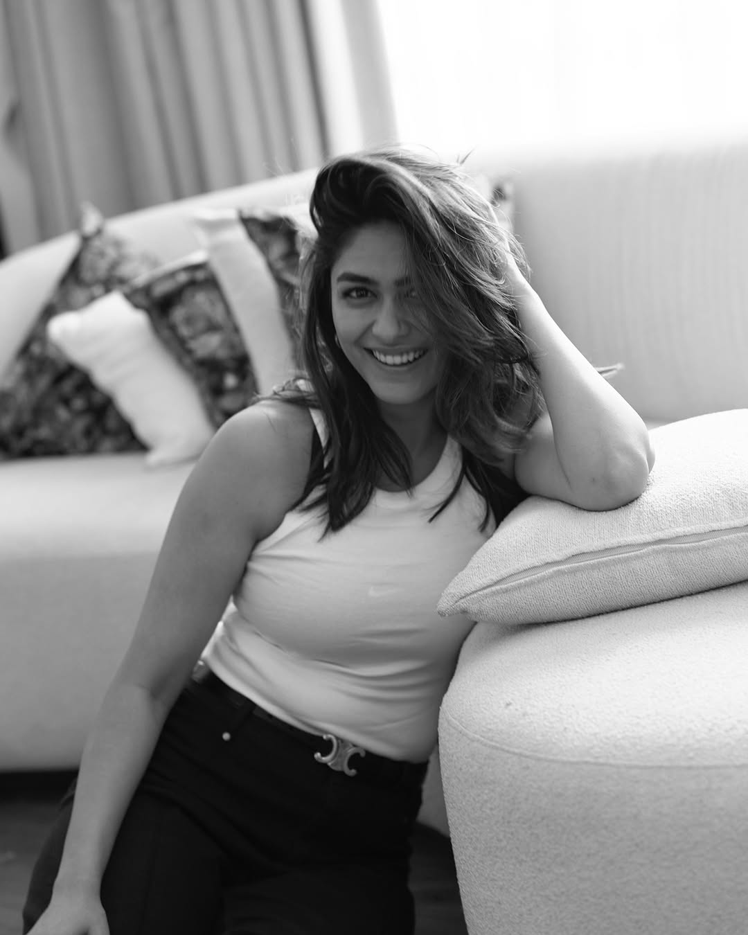 Actress Mrunal Thakur Photo Gallery