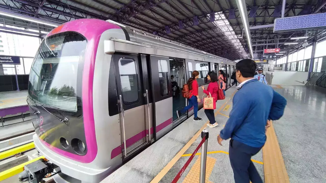 Metro Charges: మెట్రో ప్రయాణీకులకు షాక్, టికెట్ ధరలు ఏకంగా 50%  పెంపు!
