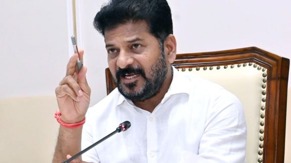 BREAKING: వారికి CM రేవంత్ రెడ్డి స్ట్రాంగ్ వార్నింగ్.. మళ్ల గిట్ల రిపీట్ అయితే..?