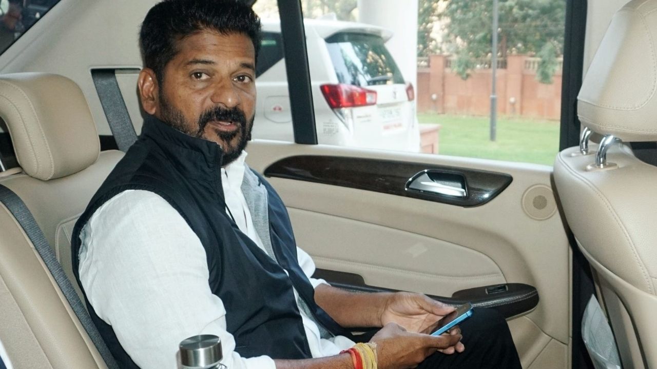 CM Revanth Delhi Tour: ఢిల్లీకి సీఎం రేవంత్‌రెడ్డి, రెండురోజులు అక్కడే మకాం.. ఎందుకు?