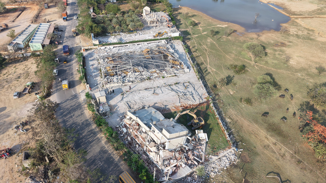 Hydra Demolition In Medchal District : అక్రమాలపై హైకోర్టు వరకు పోరాటం – రూ.కోట్ల విలువైన రిసార్టులపై హైడ్రా ఉక్కుపాదం