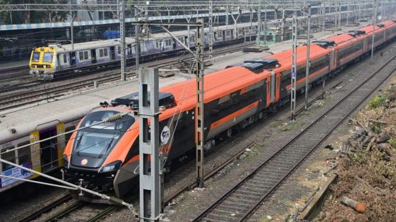Vande Bharat Sleeper Trains:  50 వందే భారత్ స్లీపర్ రైళ్లు వచ్చేస్తున్నాయ్.. ఇది కదా అదిరిపోయే న్యూస్ అంటే!