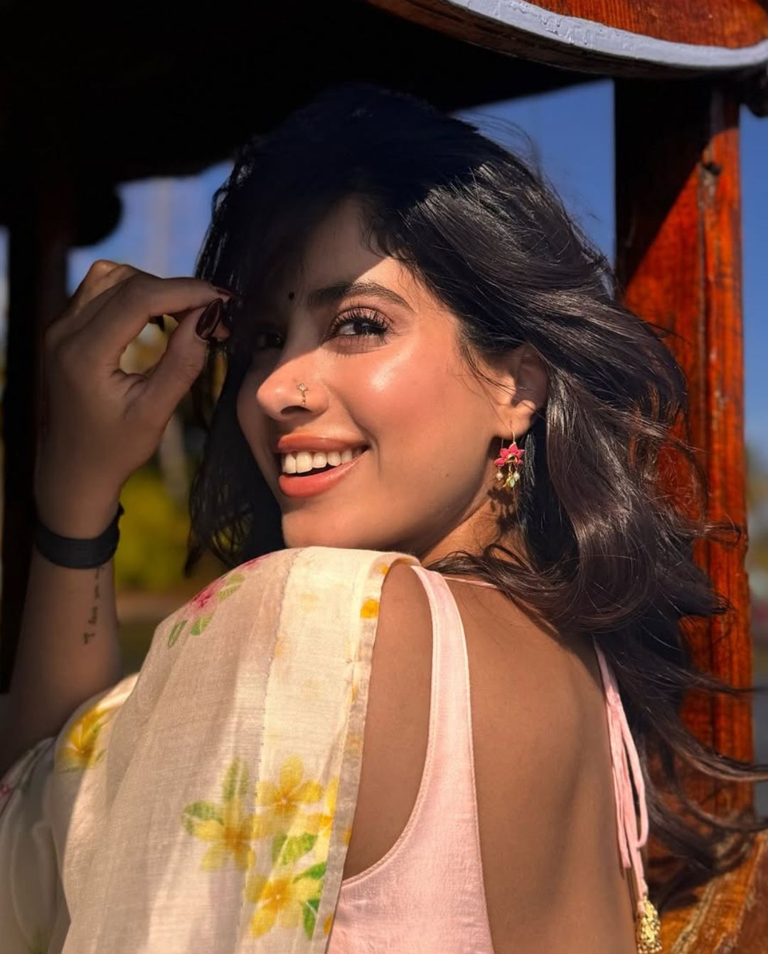 Janvikapoor : ఇంట్రెస్టింగ్ క్యాప్షన్‌తో జాన్వీ పోస్ట్.. చీరలో ఏమందం మామా…