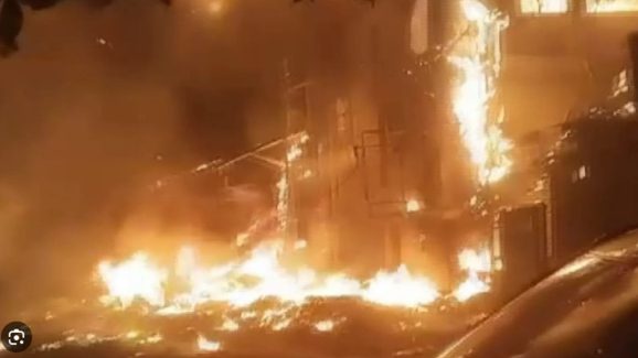 Hyderabad News: పాతబస్తీలో భారీ అగ్నిప్రమాదం, తగలబడిన షాపులు, నష్టం భారీగా