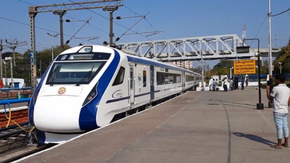 Vande Bharat Express: మన వందేభారత్ కు మరిన్ని కోచ్ లు, ప్రయాణీకులకు రైల్వేశాఖ సూపర్ న్యూస్!