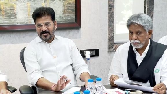 CM Revanth with Mandakrisha: సీఎం రేవంత్‌తో మందకృష్ణ భేటీ.. ఎస్సీ వర్గీకరణపై చర్చ