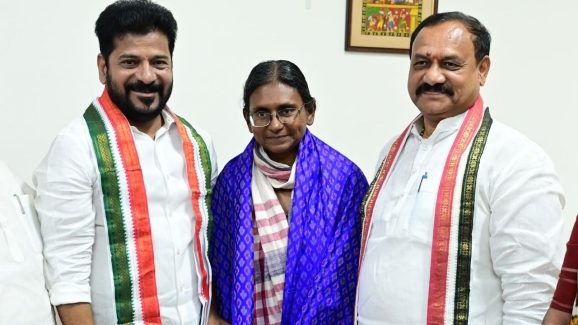 Meenakshi Natarajan : రైల్లో.. నిరాడంబరంగా హైదరాబాద్ వచ్చిన రాష్ట్ర కాంగ్రెస్ వ్యవహారాల ఇన్‌ఛార్జ్ మీనాక్షి