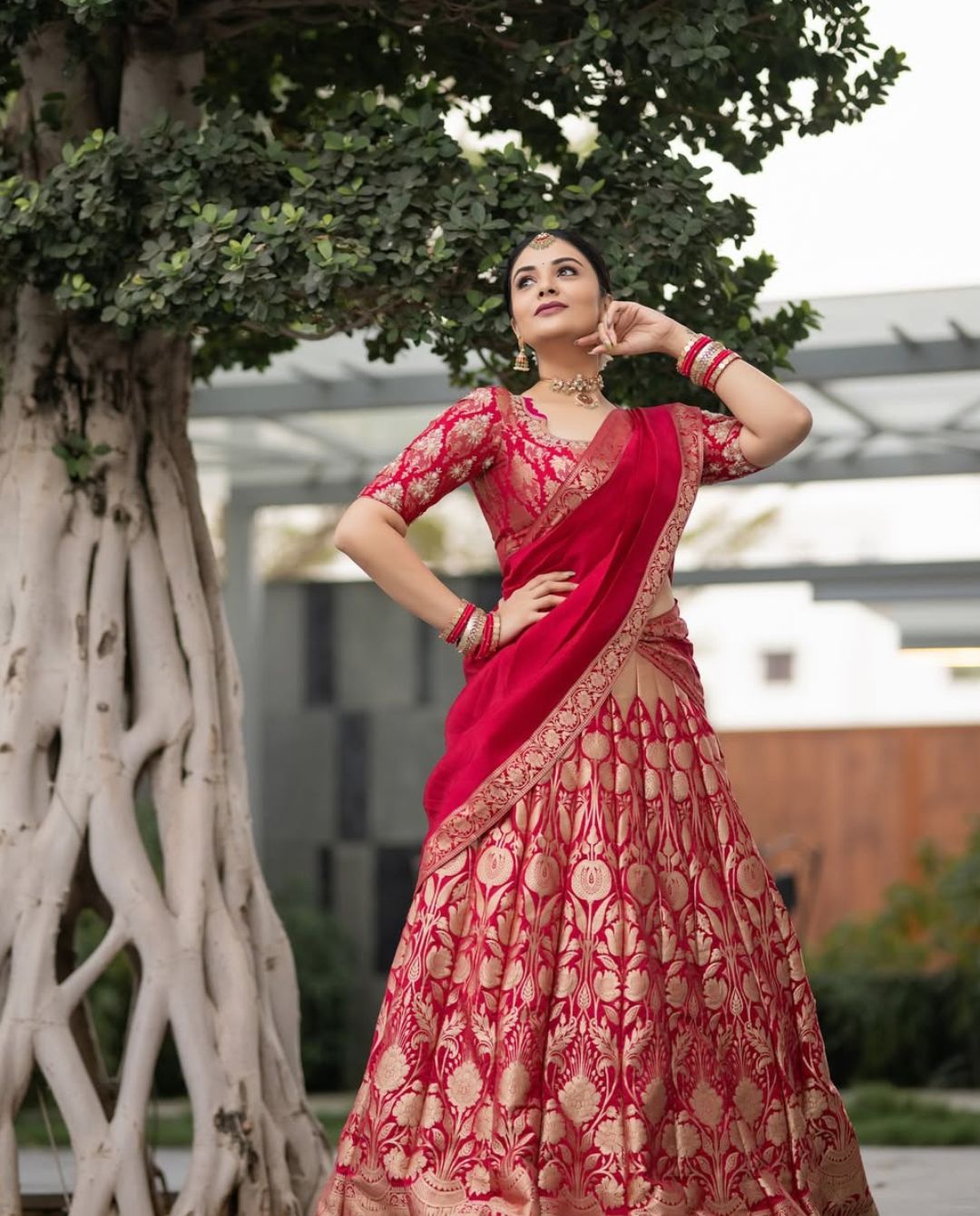 Sreemukhi : లంగాహోణిలో రాములమ్మ అందాలకు ఫ్యాన్స్ ఫిదా.. అబ్బా ఏముంది..