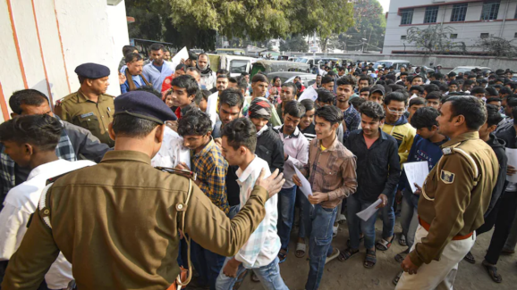 Bihar Crime : పరీక్షల్లో మాస్ కాపీయింగ్ – ఓ విద్యార్థి కాల్చివేత – ఇలాంటి ఘటన చూసి ఉండరు