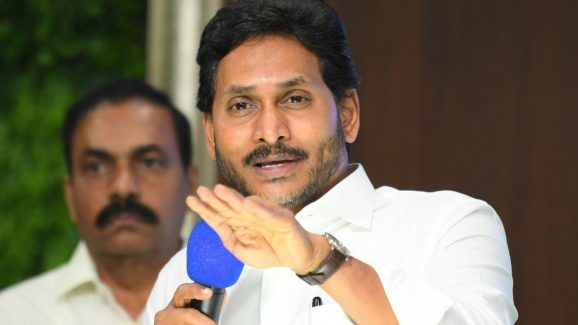 AP Politics: జగన్ మోసం చేసారంటున్న ఆ నేత.. ఈ కామెంట్స్ వెనుక అసలు కథ ఇదేనా?
