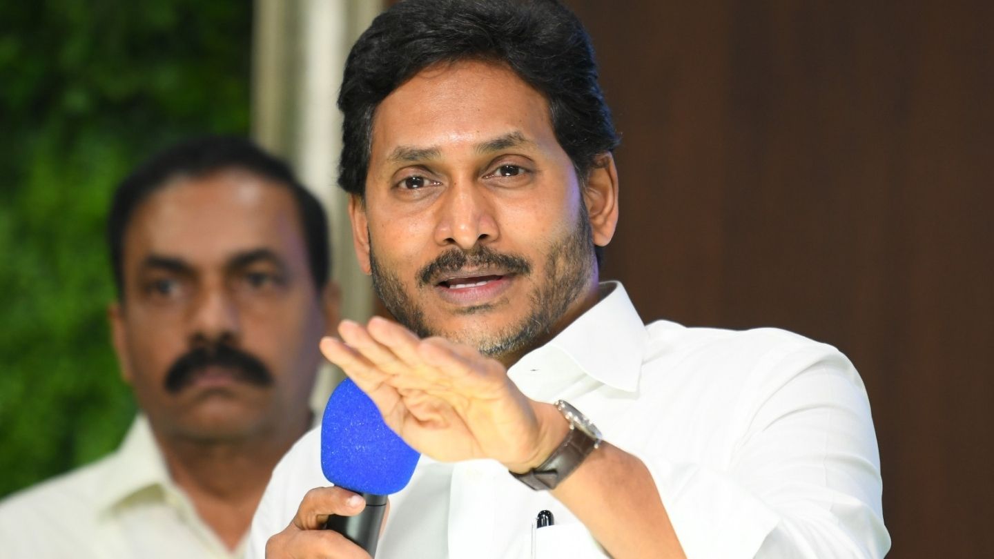 AP Politics: జగన్ మోసం చేసారంటున్న ఆ నేత.. ఈ కామెంట్స్ వెనుక అసలు కథ ఇదేనా?