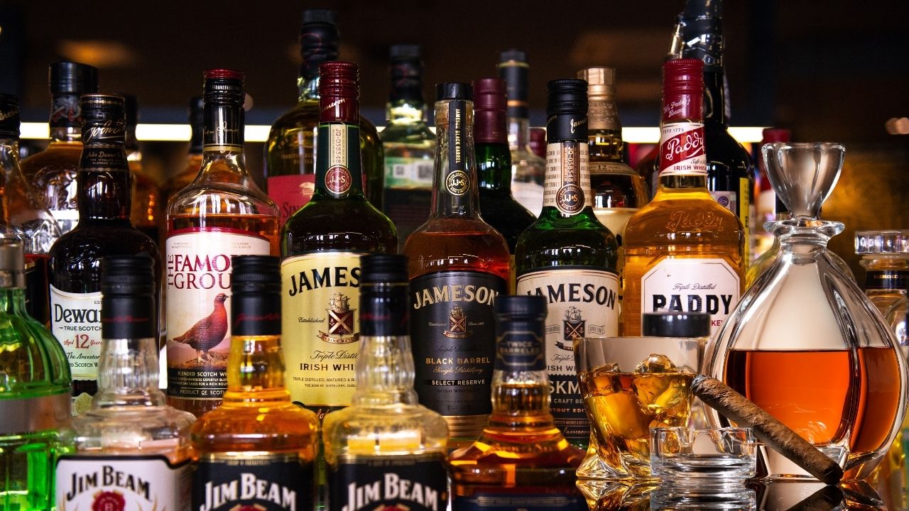 AP Liquor Rates: మందుబాబులకు కిక్కు దిగే న్యూస్.. ఇక నుండి ధరలు పైపైకి..