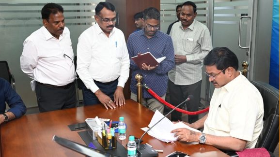 Hydra Demolition: ఆ భారీ హోర్డింగులను పీకి పడేసిన హైడ్రా.. ఒకటి కాదు రెండు కాదు 50కు పైనే!