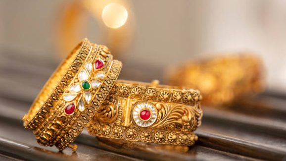 Gold Rate: బంగారం ధర త‌గ్గుతుందా.. పెరుగుతుందా.. ఫ్యూచ‌ర్‌ ప‌రిస్థితి ఇదే..!