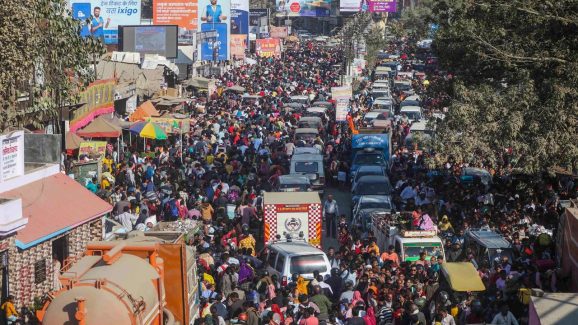 Mahakumbh Traffic Jam: రెండు రోజులు వెళ్లొద్దు.. కుంభమేళాలో 350 కి.మీ ట్రాఫిక్ జామ్