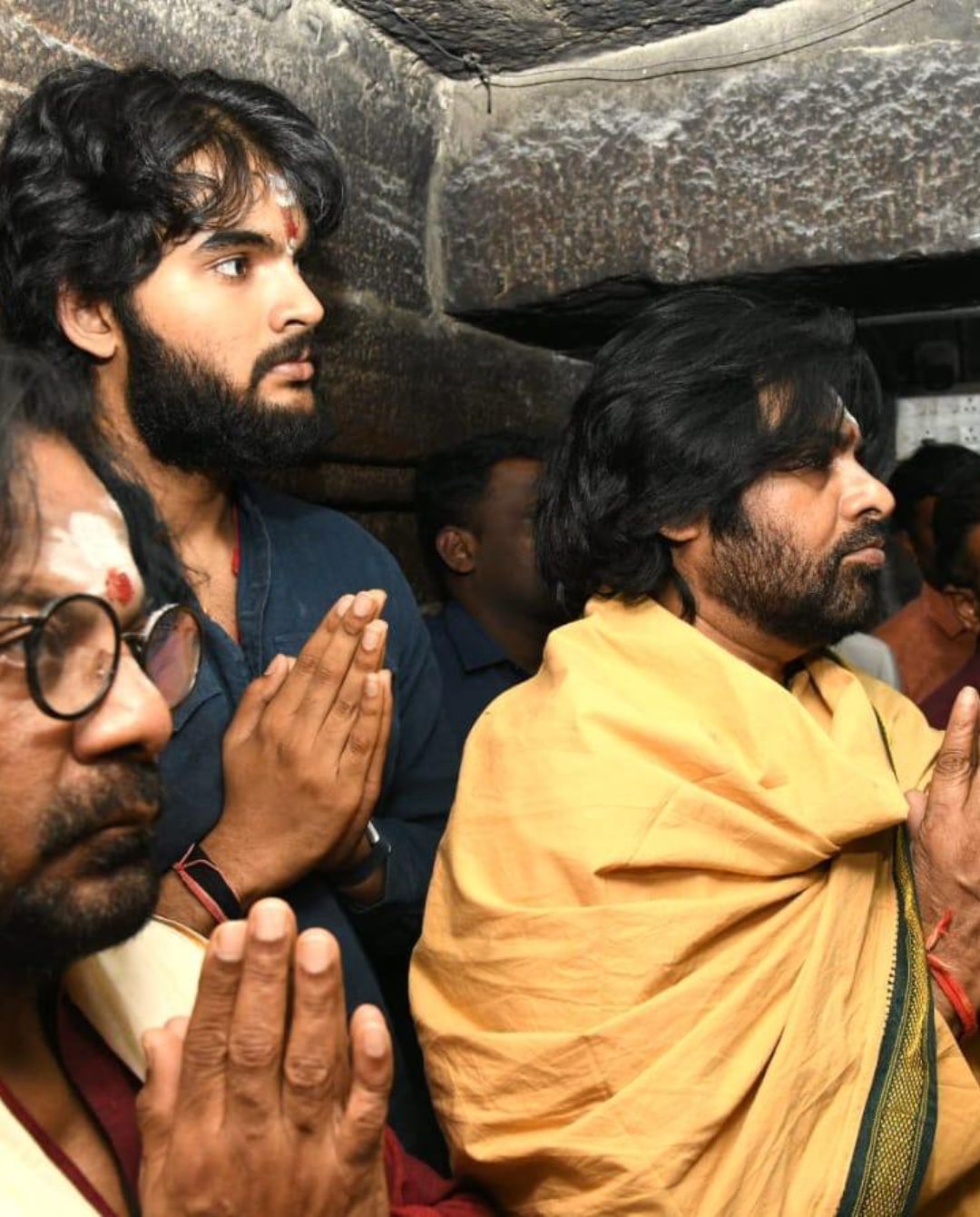 Pawan Kalyan – Akira Nandan : భక్తి పారవశ్యంలో ఏపీ డీసీఎం… వైరల్ అవుతున్న తండ్రీకొడుకుల ఫోటోలు