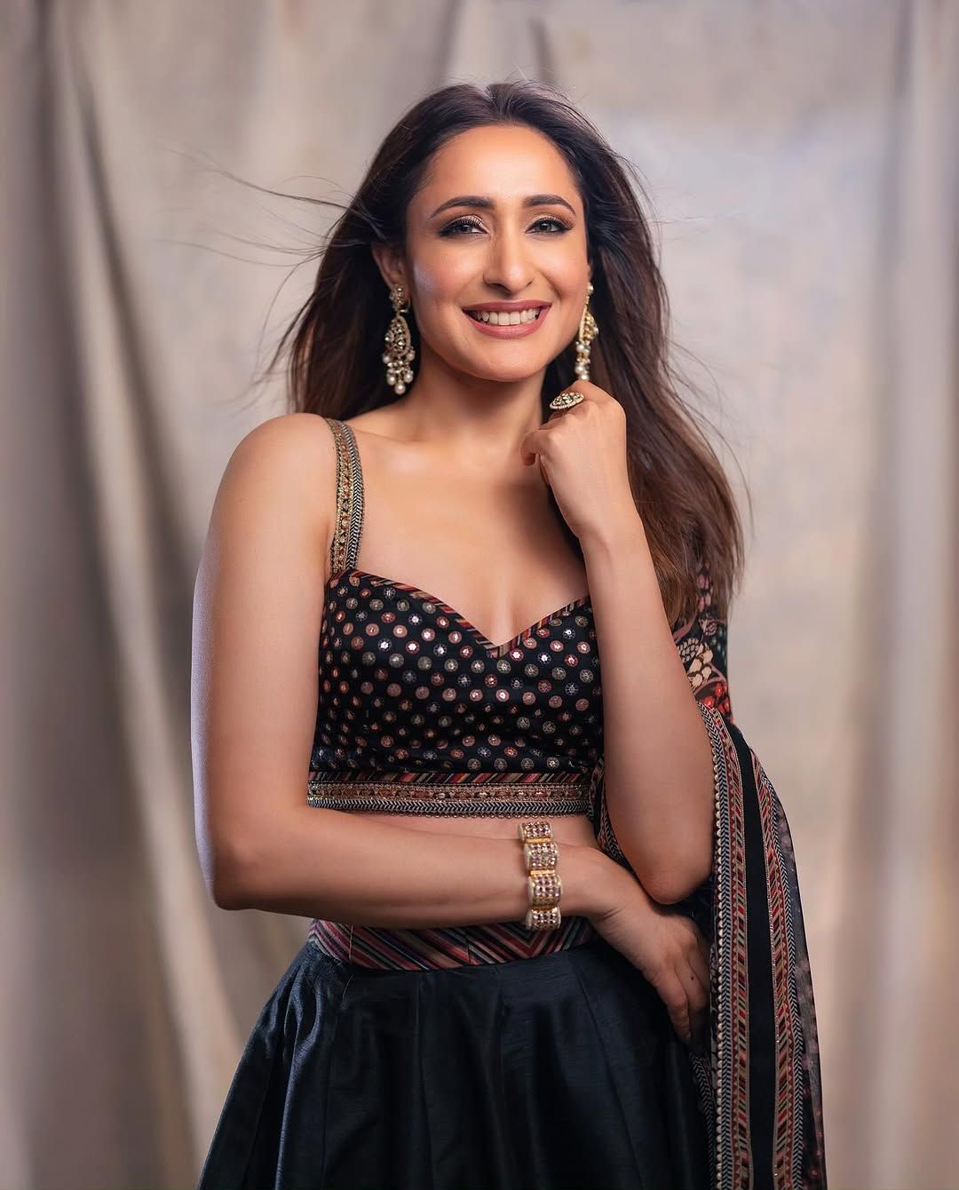 Pragya Jaiswal: అందాల జోరు పెంచిన బాలయ్య బ్యూటీ.. పరికిణీ అందాలతో అదరహో అనిపిస్తూ..!