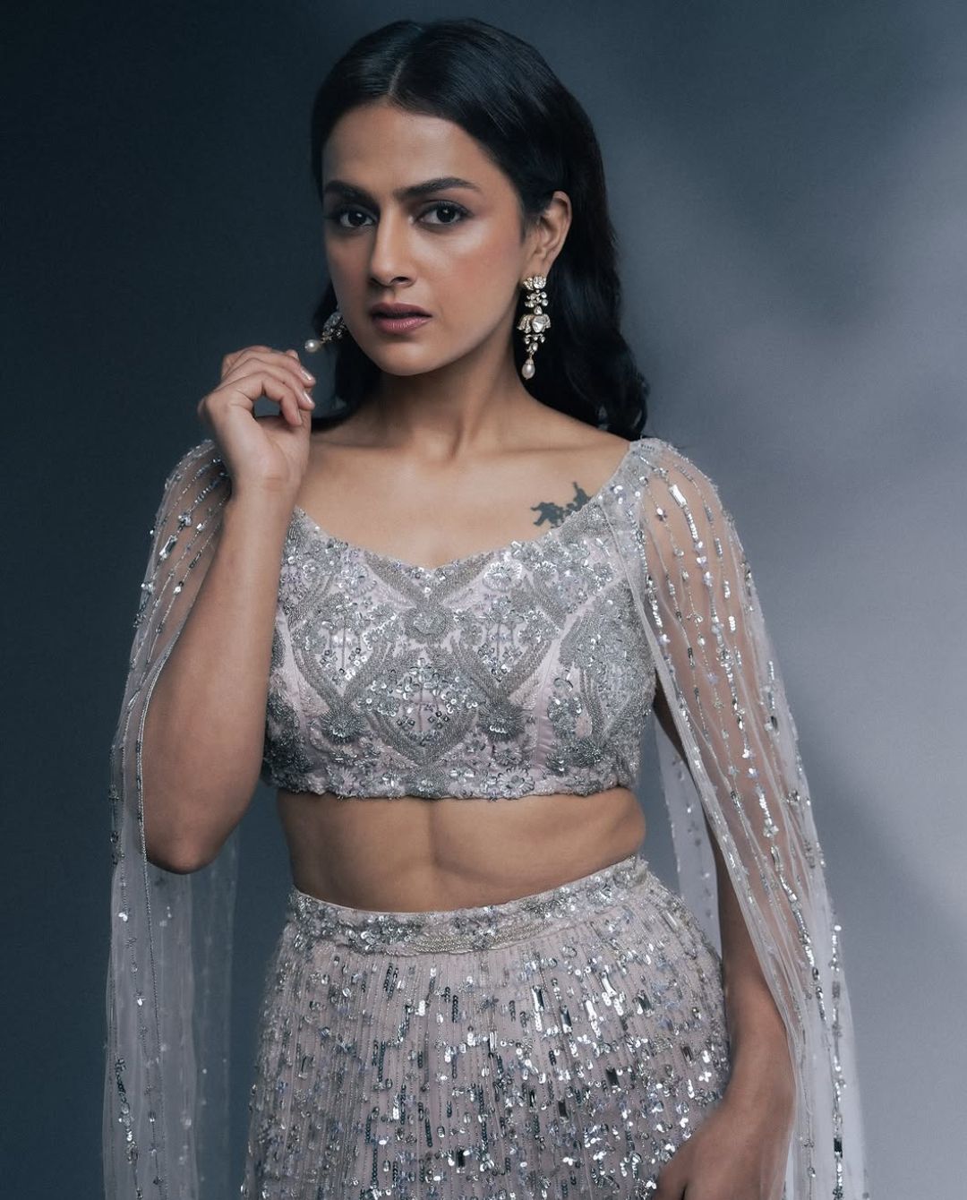 Shraddha Srinath: అందాలతో ఉక్కిరిబిక్కిరి చేస్తున్న శ్రద్ధా .. ఫ్యాషన్ ఐకాన్ అంటూ..!