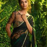 Meenakshi Chaudhary: గ్రీన్ కలర్ శారీలో నేచురల్‌గా మెరిసిపోతున్న మీనాక్షి.. ఇది నిజమేనా.?