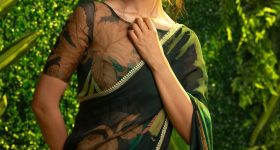 Meenakshi Chaudhary: గ్రీన్ కలర్ శారీలో నేచురల్‌గా మెరిసిపోతున్న మీనాక్షి.. ఇది నిజమేనా.?
