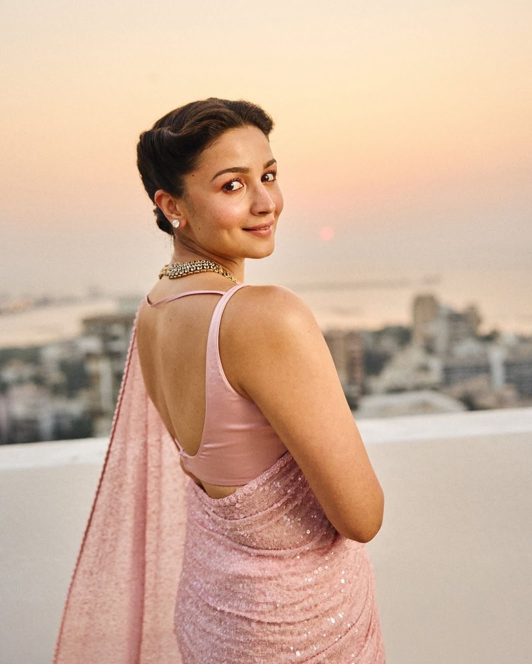 Alia Bhatt: ఫ్రెండ్స్ పెళ్లిలో ఆలియా భట్ ధూమ్‌ధామ్.. పింక్ శారీలో ఫోజులు..