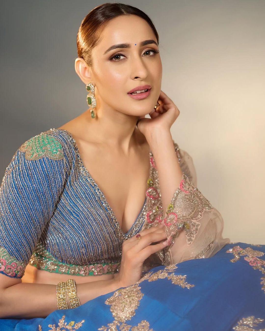 Pragya Jaiswal: బ్లూ డ్రెస్‌లో ‘డాకు మహారాజ్’ బ్యూటీ అందాలు.. వంక పెట్టడం కష్టమే.!