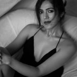 Simran Choudhary: ఎవ్వరినీ కేర్ చేయను అంటున్న తెలుగమ్మాయి.. బ్లాక్ అండ్ వైట్ ఫోటోలతో రచ్చ..